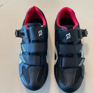Peloton size 39 cycle shoes.  Brand New.